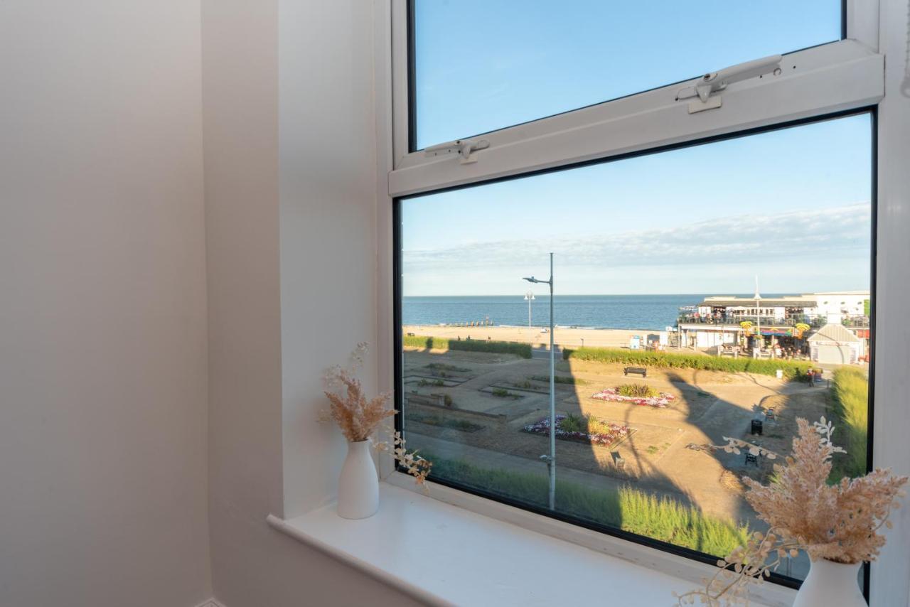 Sea Views Modern Two Bedroom Apartment Lowestoft Exteriör bild