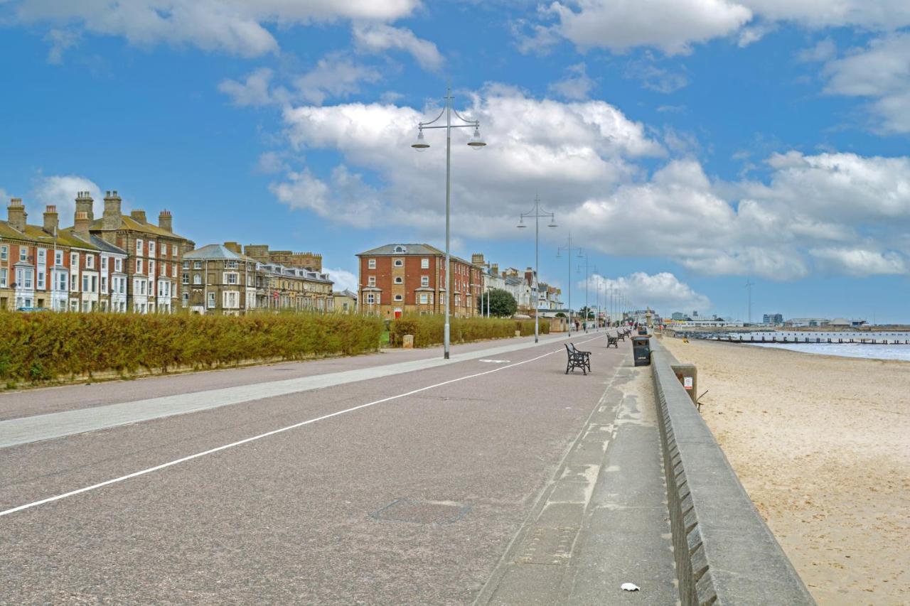 Sea Views Modern Two Bedroom Apartment Lowestoft Exteriör bild